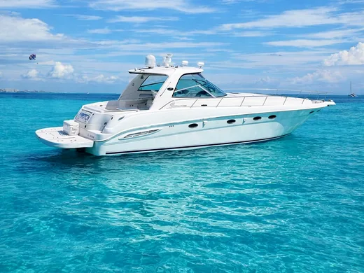Luxury yacht for a fishing and snorkeling trip in Cancun